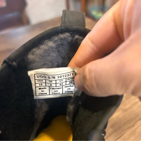 UGG Mens Winter Genuine Lamb Fur Lined Boot Black Size 10 - Picture 4 of 5